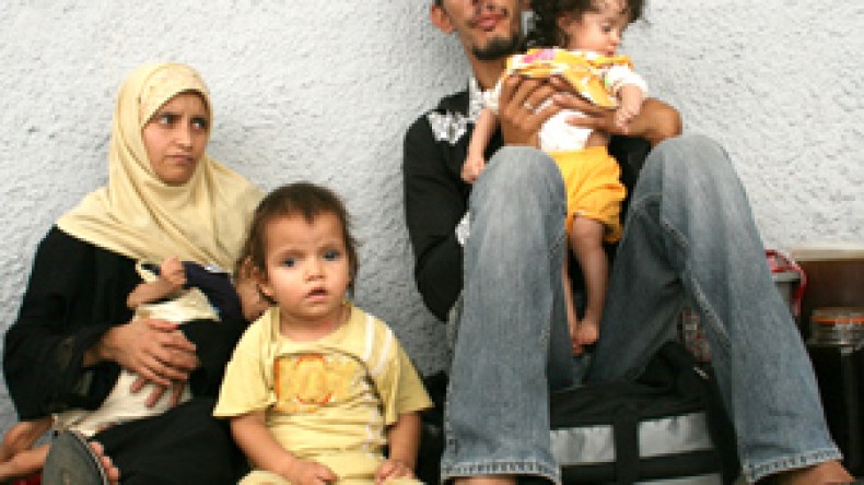 مواطنون يمارسون صلاحيات ولد عباس بعد أن صارت مصالحه تطرد المعوزين من أمام أبوابه