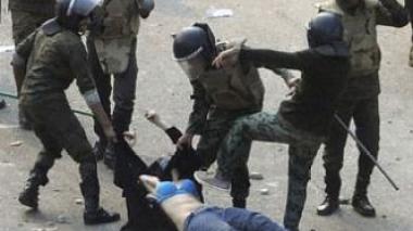 Égypte: l'armée regrette profondément les atteintes aux manifestantes