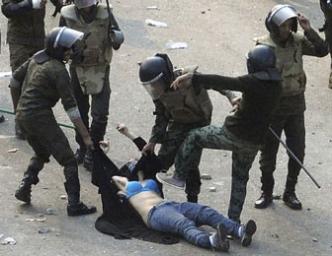 Égypte: l'armée regrette profondément les atteintes aux manifestantes