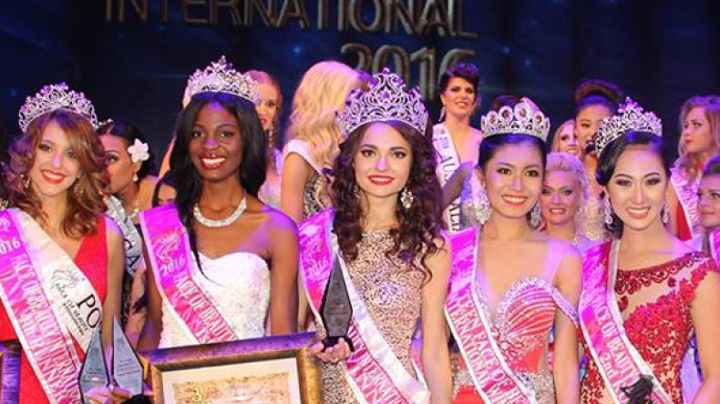 روسية تفوز بلقب أجمل وجه في العالم