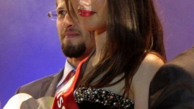 ريم عماري طالبة في الفيزياء تتوج ملكة جمال الجزائر