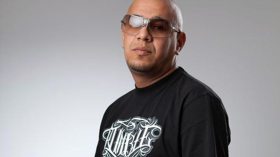 إحالة قضية ميستر آبي ومدير إذاعة “جيل FM” على محكمة الجنح