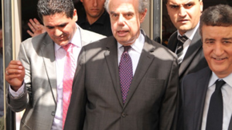 “مستعدون للمشاركة في احتفالية الذكرى الخمسين لاستقلال الجزائر”