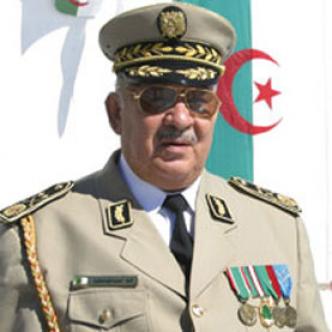 Gaïd Salah se réunira prochainement avec les chefs des régions militaires