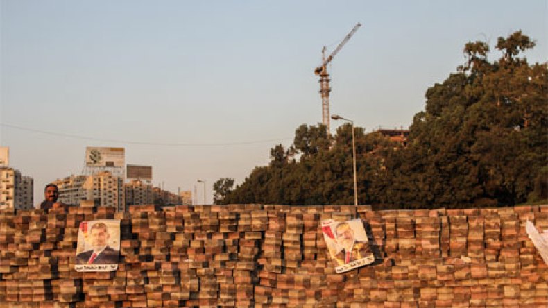 “هيومن رايتس” تطالب مصر بوقف أي خطط فورية لفض الاعتصامات بالقوة