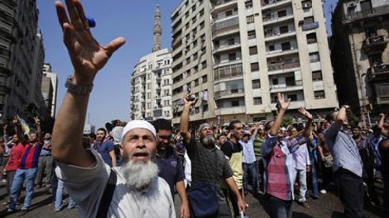 اعتقال المئات من عناصر الإخوان بعد يوم دام