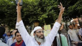 سقوط مصابين في اشتباكات بين مؤيدي مرسي وقوات الجيش والشرطة
