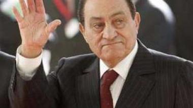 Moubarak s’accroche au pouvoir en dépit des manifestations et des appels de l’étranger réclamant une transition rapide