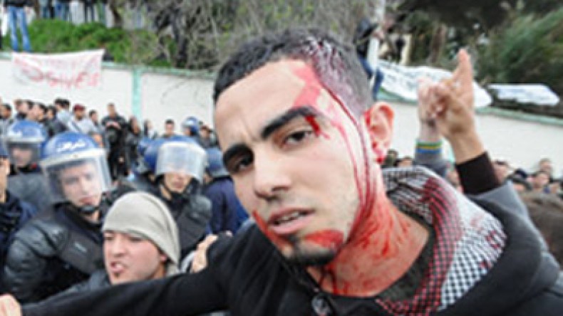 جرحى وإغماءات في مشادة عنيفة بين الطلبة والأمن بالعاصمة