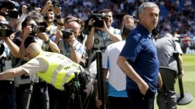 المصوّرون الصحفيون يتزاحمون لتوديع مورينيو!