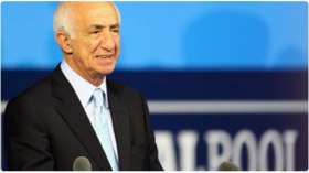 الجزائري “العرفاوي” لم يعد رئيسا للإتحاد الإفريقي للسباحة