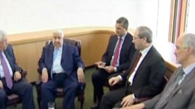 المعلم يلتقي محمود عباس