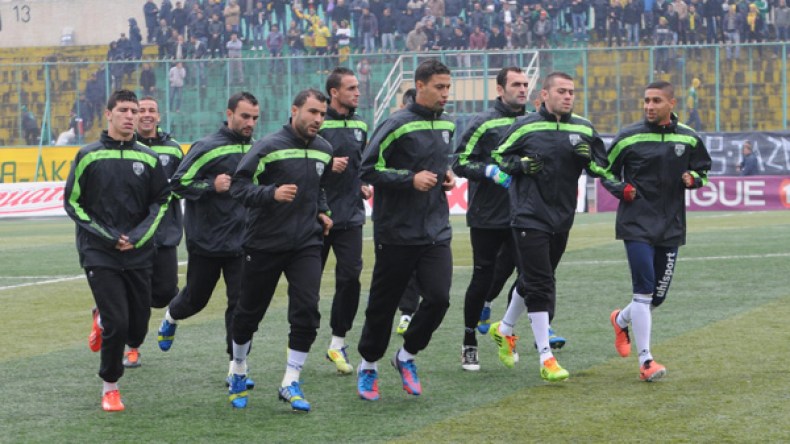 3 بطاقات حمراء “والموب” يتشبّث بكرسي الريادة