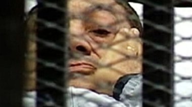 Procès de Moubarak : les procureurs accusent l’ex-président de corruption et d’assassinat