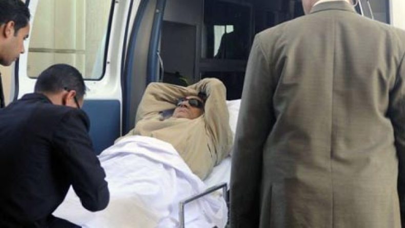 مبارك دخل في غيبوبة ومعرض للوفاة الإكلينيكية في أية لحظة