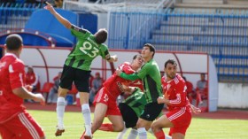 لاعبو مولودية باتنة يضربون ويطالبون بمستحقاتهم المالية