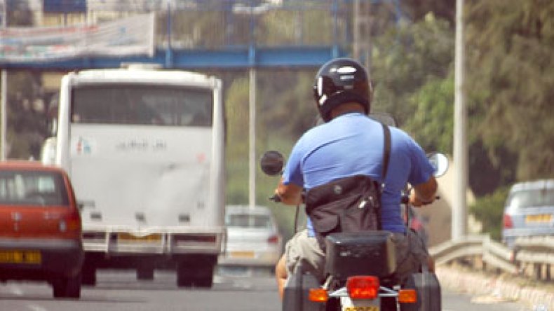 إفشال محاولة تهريب 130 دراجة نارية مستعملة وحجز تبغ الشيشة مسببة للسرطان