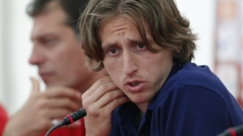 الريال يضم الكرواتي “مودريتش” لـ 5 مواسم