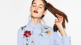 لإطلالة شبابية وبسيطة.. قمصان مخططة بقصة الكرانيش ومطرزة بالبروديه