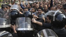 “هيومان رايتس” تطالب مصر بتعديل قانون التظاهر