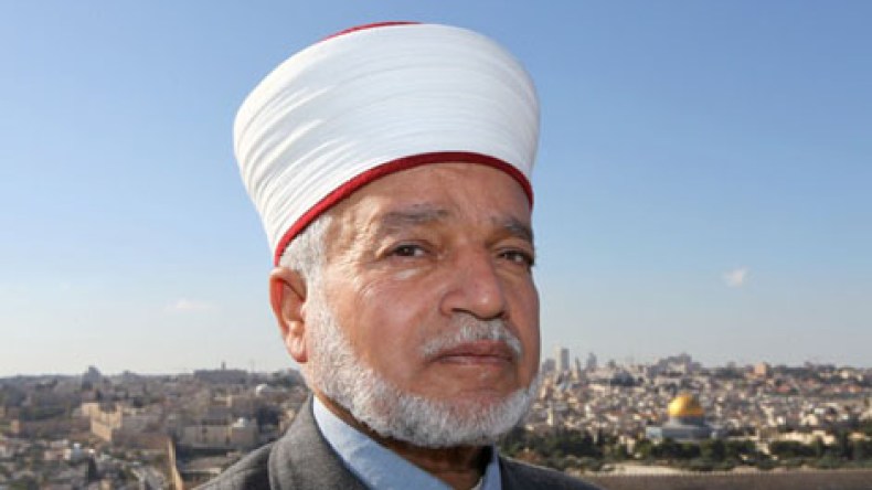 إسرائيل تعتقل مفتي القدس والديار المقدسة