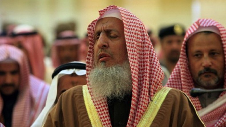 المفتي العام للسعودية: من يفجر نفسه “مجرم”