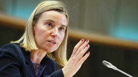 فديريكا موغيريني تتحدث بـ”اللغة العربية” أمام قمة الأردن