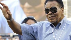 الإمام الأمريكي “الزيدي” إماما لصلاة الجنازة على روح محمد علي