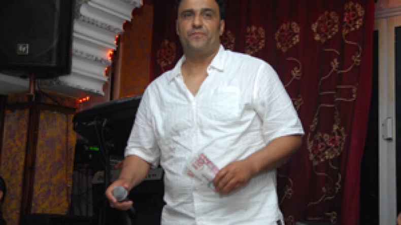 محمد العليا للشروق:”تأخر اعتزالي الراي لأني في حاجة إليه.. وجلول خير من واساني في وفاة زوجتي”