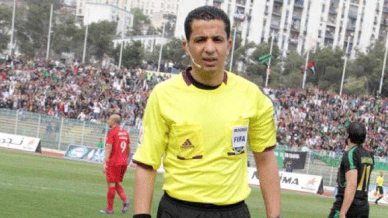 بنوزة يطلب إدارة نهائي كأس الجزائر