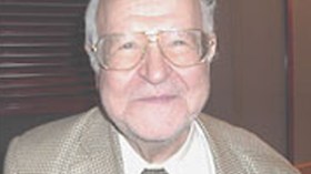 محمد الميلي: “درويش كان يسعى للتفوق على شعراء الغرب ونوبل أخطأته لأنه فلسطيني”