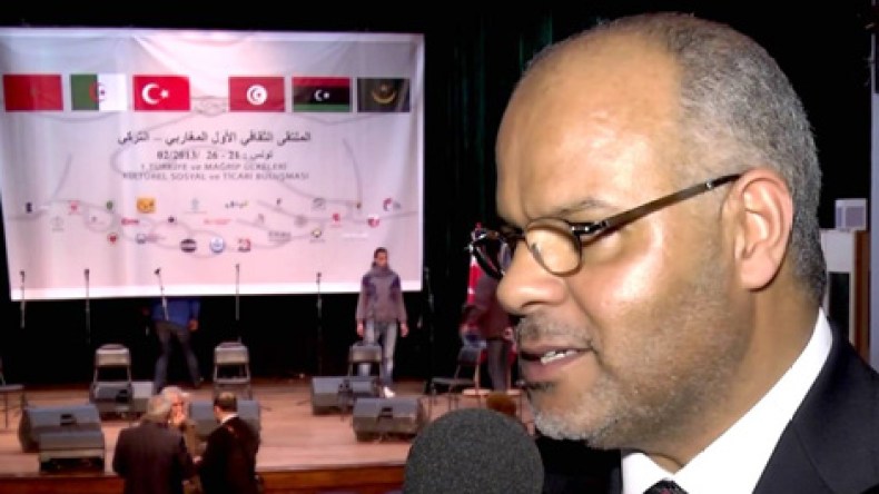 “الجزائر فوق رأسي ولم أسئ إليها أبدا”