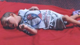 قلّة التكاليف ترهن محمد الأمين في الإعاقة التامة