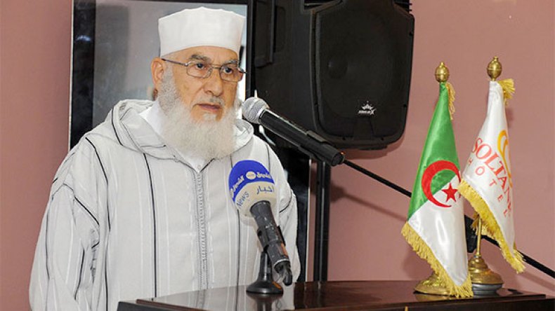 الشيخ مكركب: “200 قناة تشكل خطرا علينا”!