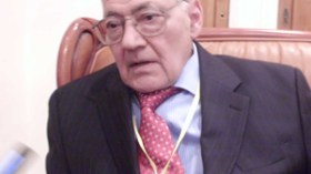 عاش‭ ‬بسيطا‮ ‬ومات‭ ‬فقيرا‮ ‬وكان‭ ‬مولعا‭ ‬بالموسيقى‭ ‬الهندية‮ ‬