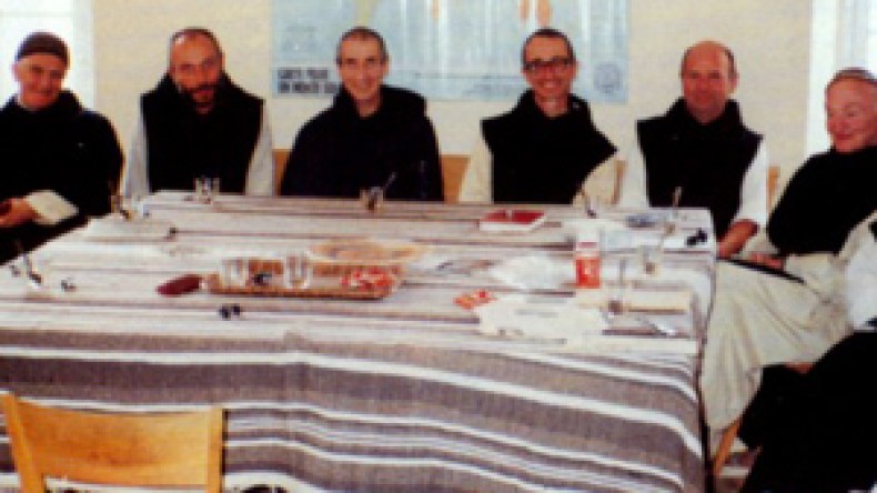 فرنسا تجند الجيش المغربي لتبرئة “الجيا” من دم رهبان تيبحيرين