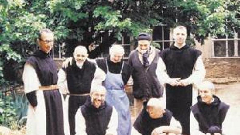 وزارة الدفاع الفرنسية ترفع السر عن 20 وثيقة تتعلق برهبان تيبحرين