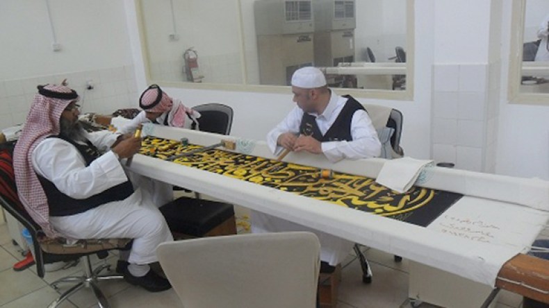 25 مليون ريال لكسوة الكعبة بالحرير الإيطالي والفضة المطلية بالذهب