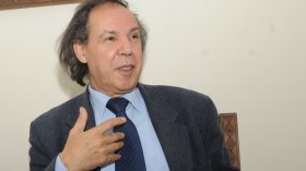 كيري وأمير قطر جاءا إلى الجزائر ليقدما “مساعدة ضمنية”