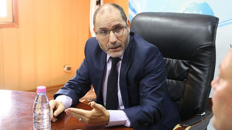 حمس تدعو الرئيس تبون إلى اتخاذ موقف من ماكرون