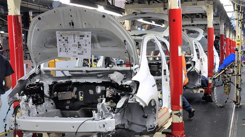 رخص لمواصلة تركيب السيارات المكدّسة داخل المصانع !