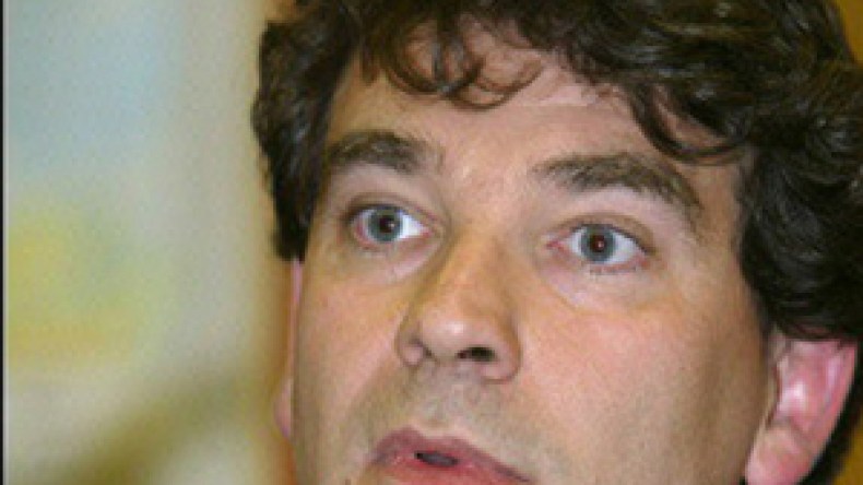 “سأكون أول من يطلب الاعتذار من الجزائر على جرائم فرنسا إذا وصلت إلى قصر الإليزيه”