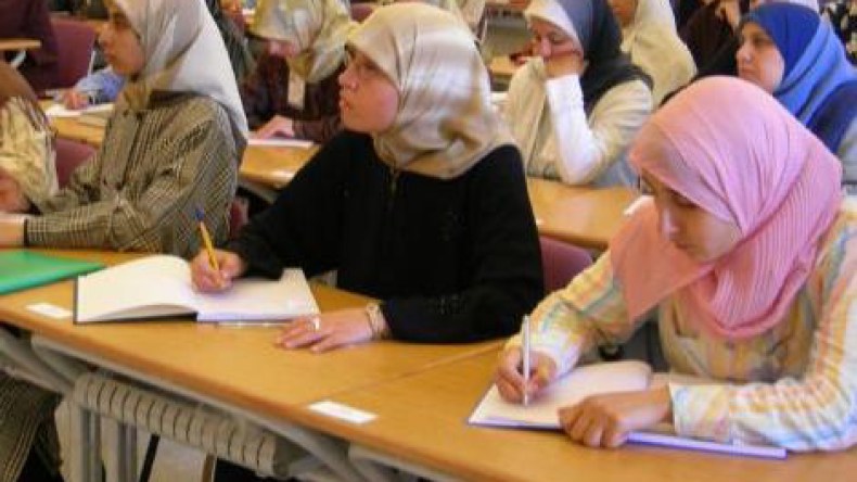مرشدة‮ ‬تنقذ‮ ‬فتاة‮ ‬قبل‮ ‬انتحارها‮ ‬وأخرى‮ ‬تنقذ‮ ‬عائلة‮ ‬من‮ ‬التنصير
