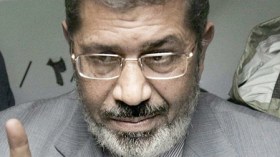 إمام سعودي يصف المعارضة المصرية بـ”بني إسرائيل” أمام مرسي