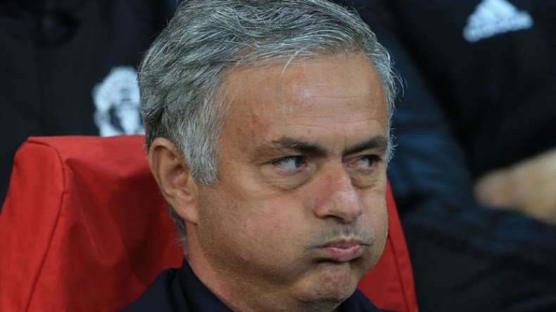 خلاف جديد بين مورينيو وإدارة مانشستر يونايتد