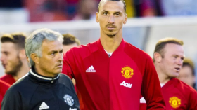 مورينيو يلمح بعودة إبراهيموفيتش إلى مانشستر يونايتد