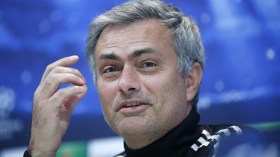 مورينيو يصنع الحدث بتهكمه وسخريته من الأخريين