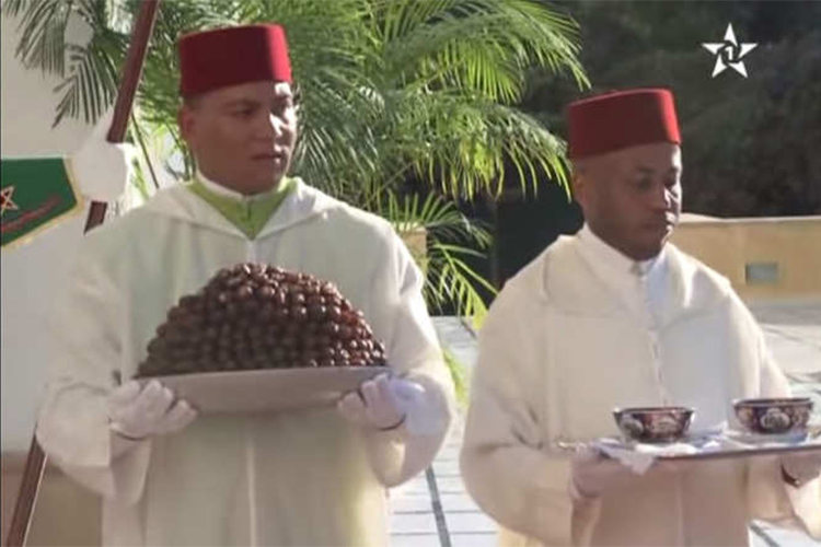 Mohamed VI reçu avec du lait et des dattes en plein jeûne
