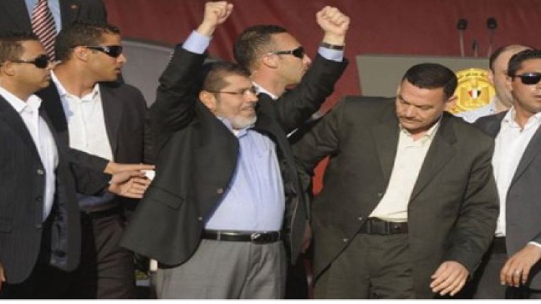 قرار بحبس مرسي 4 أيام بتهمة إهانة القضاء