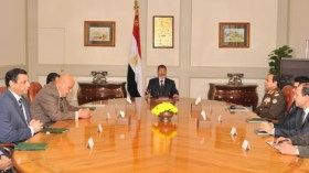 مرسي يجتمع مع قادة الجيش المصري